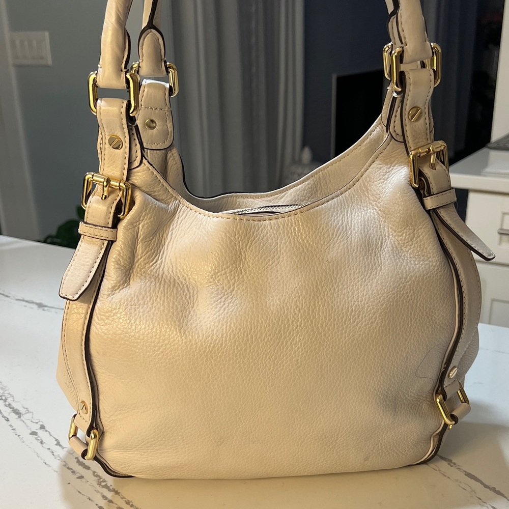 Michael Kors Cream Shoulder Bag with Gold Accents - Picture 5 of 13